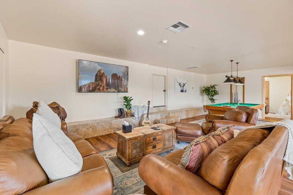 Close To Fresh Creek! Sleeps 12 ~ Amazing Views W/Serene Open Space ~ Hot Tub + Game Room ~ Trails Outside Σεντόνα Εξωτερικό φωτογραφία