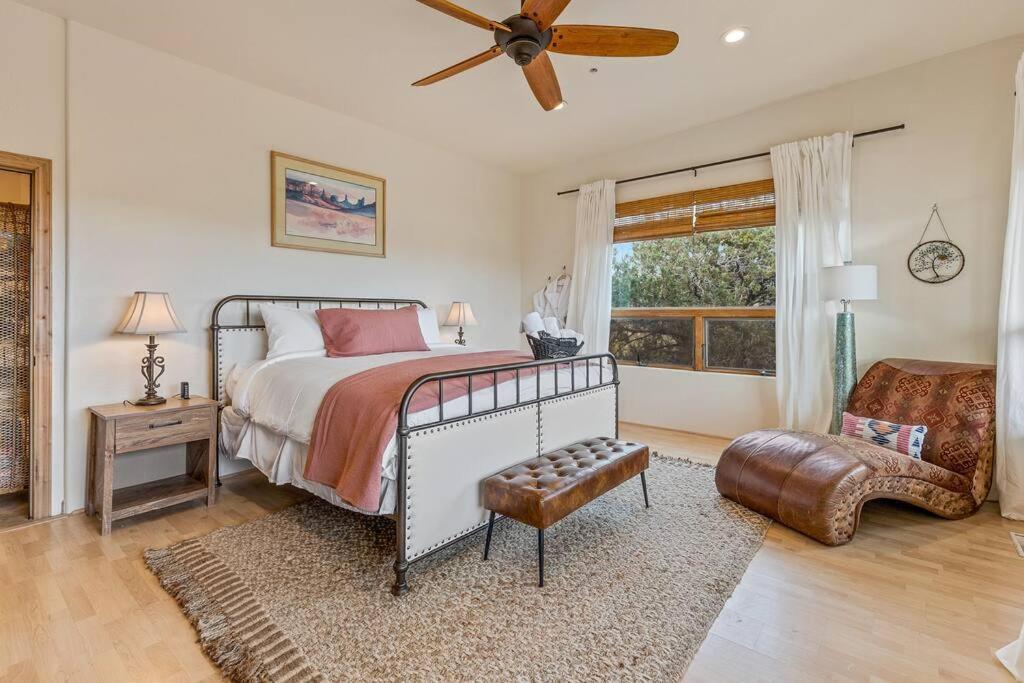 Close To Fresh Creek! Sleeps 12 ~ Amazing Views W/Serene Open Space ~ Hot Tub + Game Room ~ Trails Outside Σεντόνα Εξωτερικό φωτογραφία