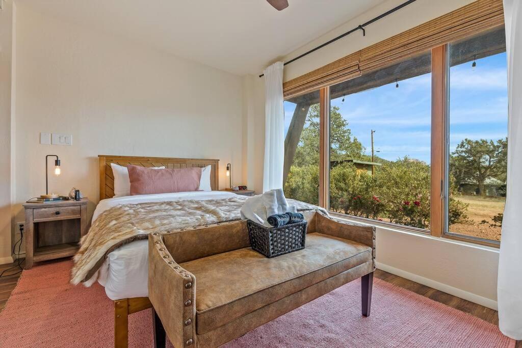 Close To Fresh Creek! Sleeps 12 ~ Amazing Views W/Serene Open Space ~ Hot Tub + Game Room ~ Trails Outside Σεντόνα Εξωτερικό φωτογραφία
