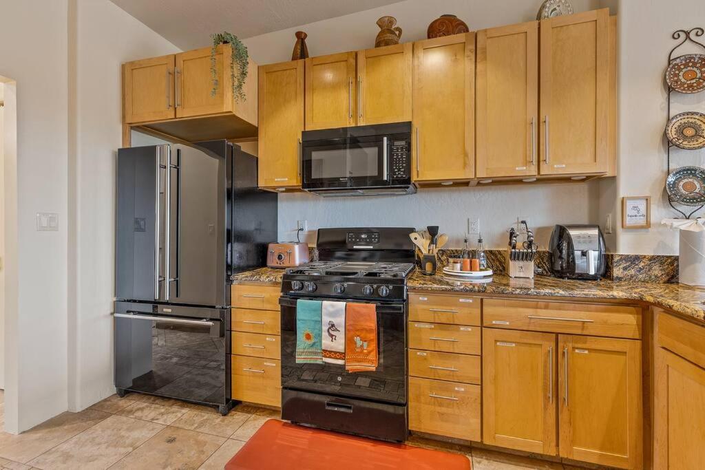 Close To Fresh Creek! Sleeps 12 ~ Amazing Views W/Serene Open Space ~ Hot Tub + Game Room ~ Trails Outside Σεντόνα Εξωτερικό φωτογραφία