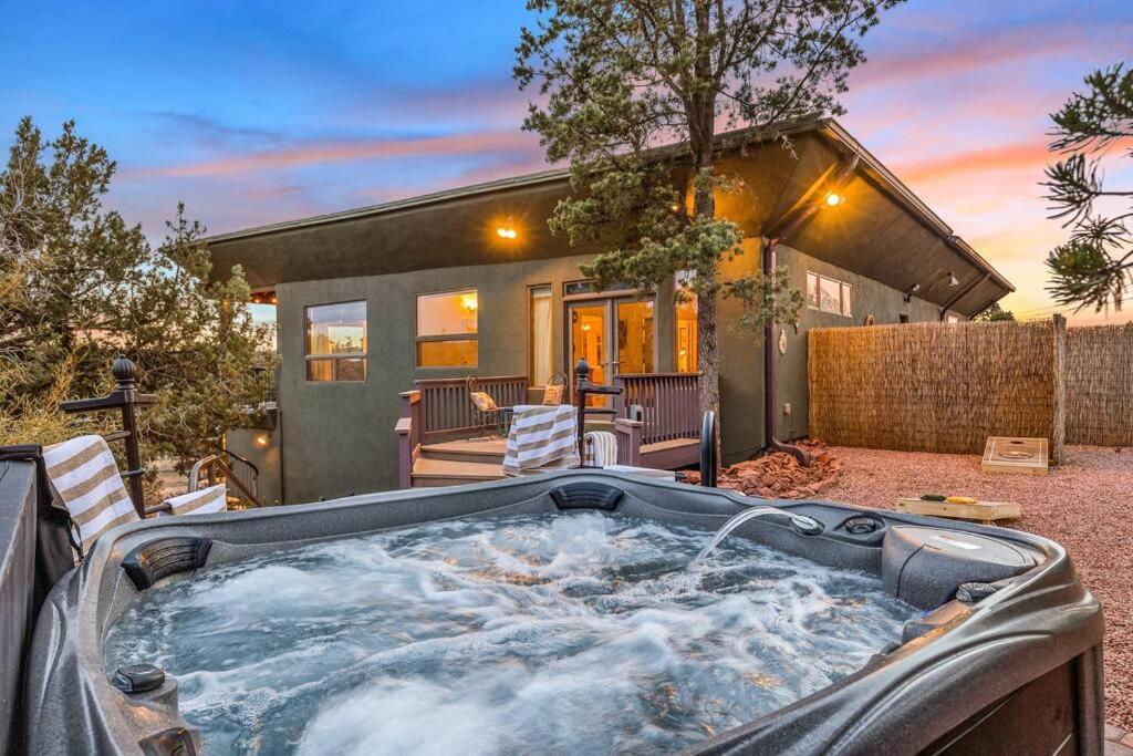 Close To Fresh Creek! Sleeps 12 ~ Amazing Views W/Serene Open Space ~ Hot Tub + Game Room ~ Trails Outside Σεντόνα Εξωτερικό φωτογραφία