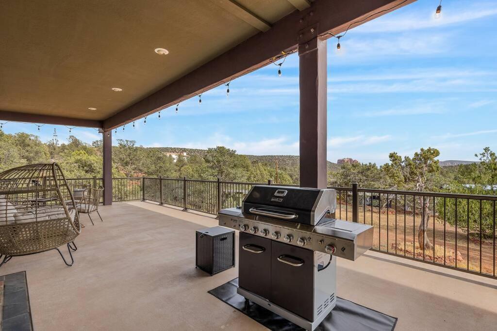Close To Fresh Creek! Sleeps 12 ~ Amazing Views W/Serene Open Space ~ Hot Tub + Game Room ~ Trails Outside Σεντόνα Εξωτερικό φωτογραφία