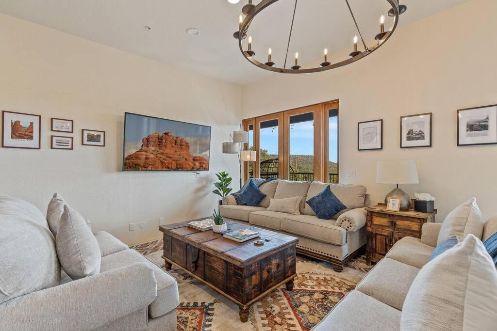 Close To Fresh Creek! Sleeps 12 ~ Amazing Views W/Serene Open Space ~ Hot Tub + Game Room ~ Trails Outside Σεντόνα Εξωτερικό φωτογραφία