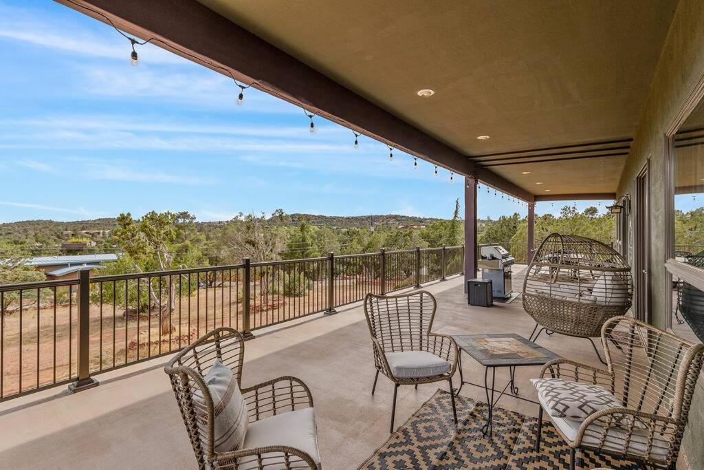 Close To Fresh Creek! Sleeps 12 ~ Amazing Views W/Serene Open Space ~ Hot Tub + Game Room ~ Trails Outside Σεντόνα Εξωτερικό φωτογραφία