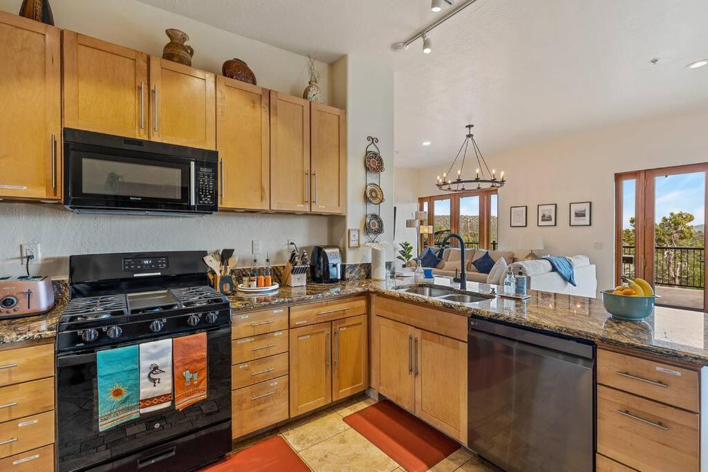 Close To Fresh Creek! Sleeps 12 ~ Amazing Views W/Serene Open Space ~ Hot Tub + Game Room ~ Trails Outside Σεντόνα Εξωτερικό φωτογραφία