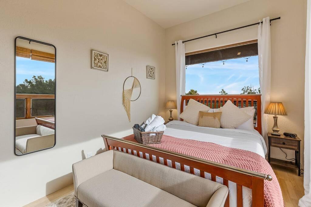 Close To Fresh Creek! Sleeps 12 ~ Amazing Views W/Serene Open Space ~ Hot Tub + Game Room ~ Trails Outside Σεντόνα Εξωτερικό φωτογραφία