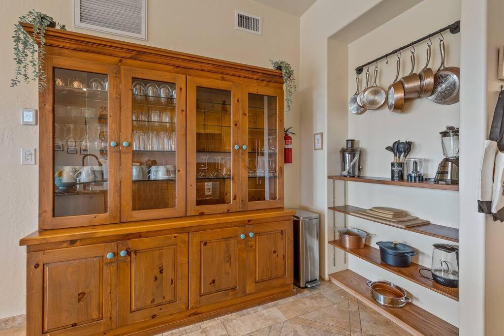 Close To Fresh Creek! Sleeps 12 ~ Amazing Views W/Serene Open Space ~ Hot Tub + Game Room ~ Trails Outside Σεντόνα Εξωτερικό φωτογραφία