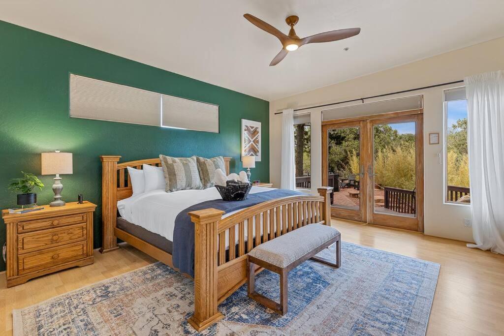 Close To Fresh Creek! Sleeps 12 ~ Amazing Views W/Serene Open Space ~ Hot Tub + Game Room ~ Trails Outside Σεντόνα Εξωτερικό φωτογραφία