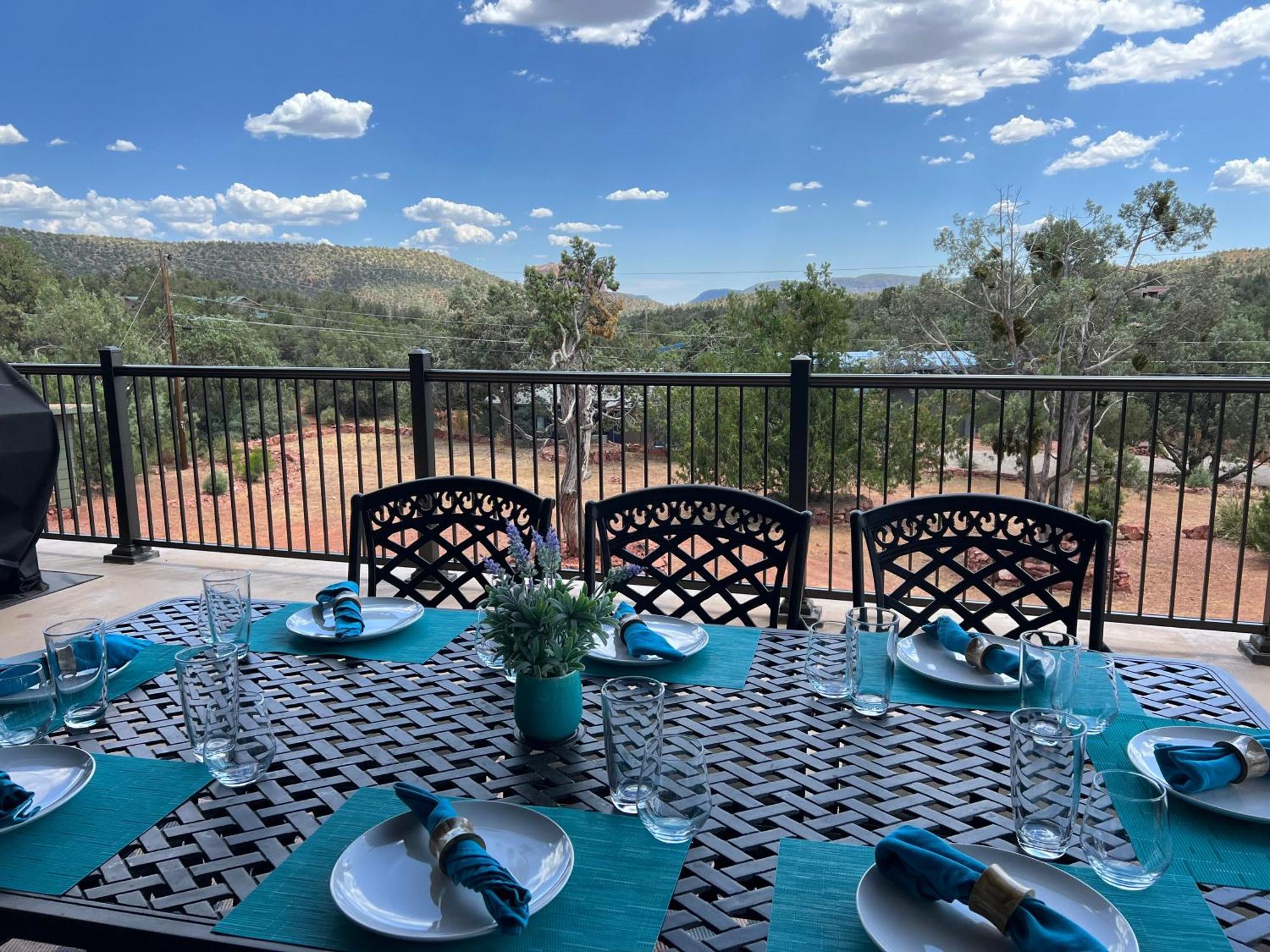 Close To Fresh Creek! Sleeps 12 ~ Amazing Views W/Serene Open Space ~ Hot Tub + Game Room ~ Trails Outside Σεντόνα Εξωτερικό φωτογραφία